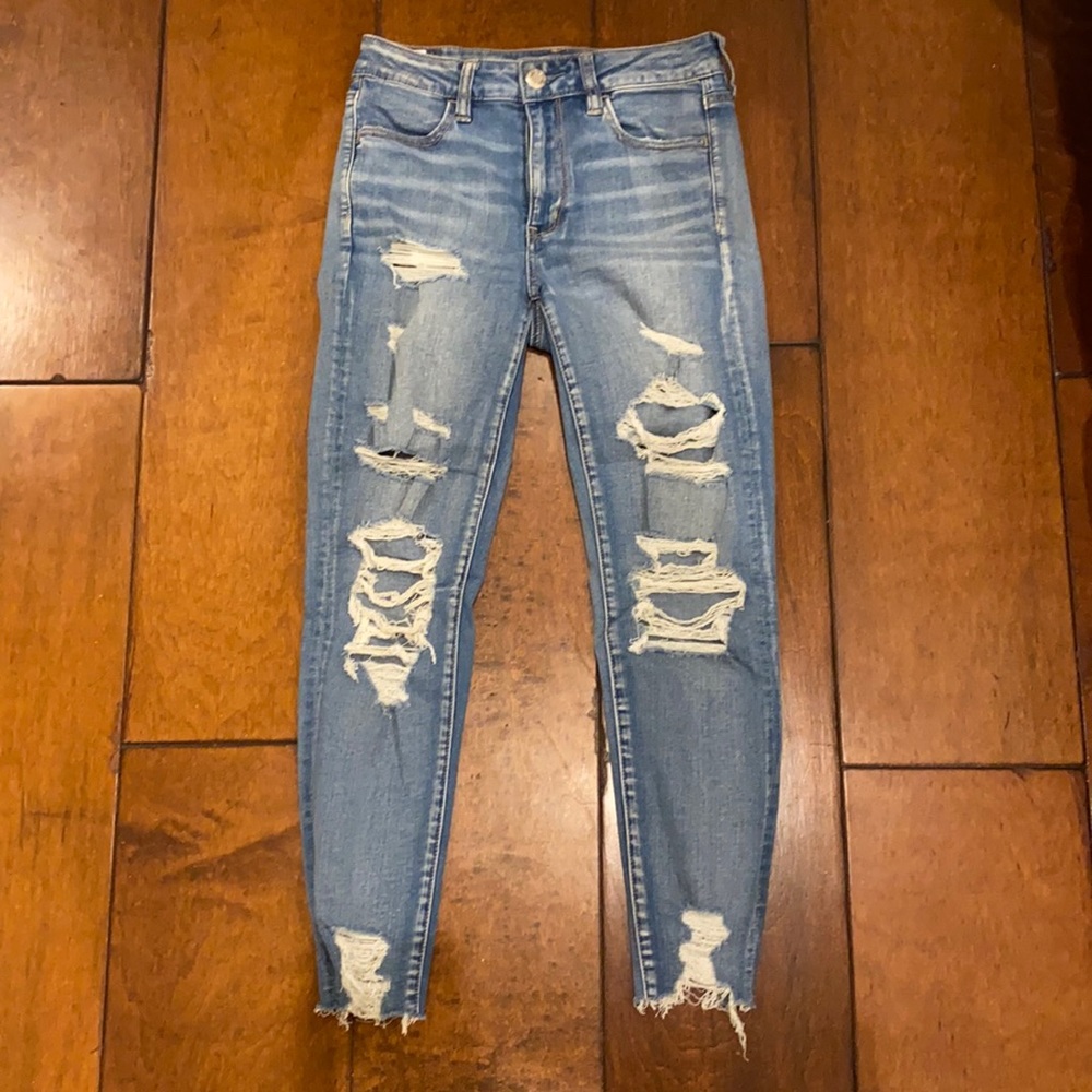 stretchy/ ripped jeans